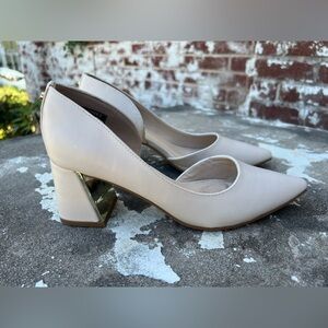 Jones New York Signature Cream Pointed Toe Flare Heel Gold Accent Womens Sz 7